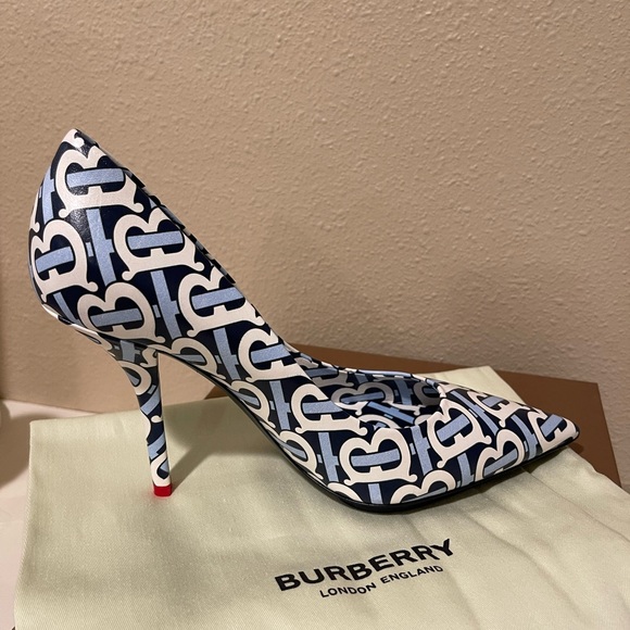 Burberry Heels - Picture 2 of 10